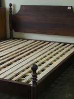 Cadre de lit queen-size en bois massif de style antique Wabi Sabi, sculpté à la main, meubles de chambre à coucher de style français vintage
