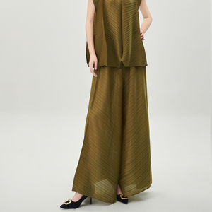 <span class=keywords><strong>Pantaloni</strong></span> pieghettati Miyake all'ingrosso <span class=keywords><strong>pantaloni</strong></span> larghi elasticizzati in vita elastica <span class=keywords><strong>pantaloni</strong></span> larghi elasticizzati <span class=keywords><strong>pantaloni</strong></span> alla moda da <span class=keywords><strong>donna</strong></span> - Product Image 2