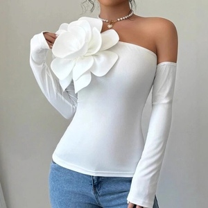 T-shirt ajusté à manches longues et épaules dénudées pour femme, nouveau style, décoré de fleurs 3D, tendance - Product Image 3