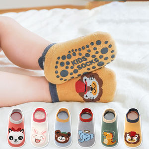 Calcetines de algodón con dibujos animados para bebé, calcetines antideslizantes de suela blanda con dibujos de animales para recién nacido, calcetines para niño y niña, otoño e invierno - Product Image 1