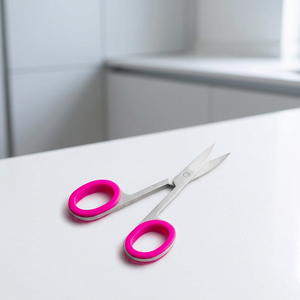Ciseaux à cuticules droits professionnels en acier inoxydable, manches de couleur personnalisée, tranchants, pour manucure et nail art – Vente en gros - Product Image 2