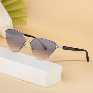 Lunettes de soleil œil de chat personnalisées pour femmes, monture métallique, verres PC UV400, style Instagram, mode extérieure - Product Image 3