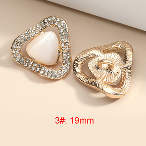 22Mm Thời Trang Vàng Kim Loại Mạ Hình Bầu Dục Vuông Vòng Hoa Hình Chân Trang Trí Ngọc Trai <span class=keywords><strong>Rhinestone</strong></span> Nút Cho Phụ Nữ Quần Áo - Product Image 3