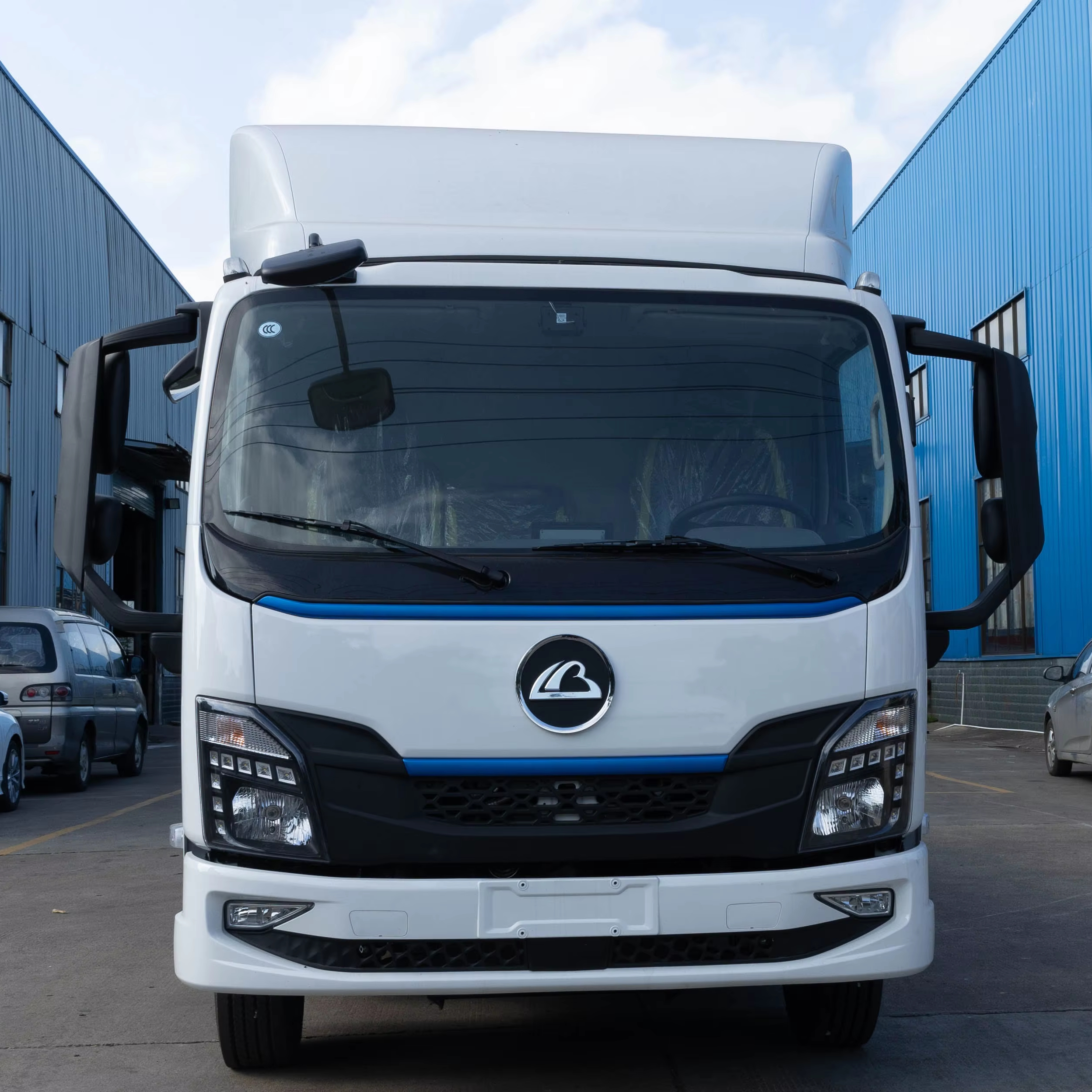 Электрический грузовой автомобиль CHENLONG L2 4x2 CNG с увеличенным запасом хода