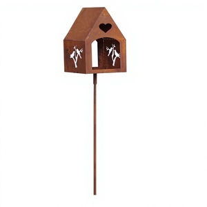 Casa para pájaros de hierro con diseño grabado personalizado, con acabado antioxidante, para montar en el suelo, para decoración de jardín y granja. - Product Image 1