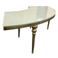 En acier inoxydable ensemble de salle à manger pour le banquet et l'événement meubles de mariage Rond semi-circulaire en forme de S table supérieure en verre