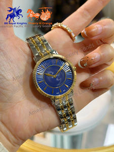 Montre de sport pour femme avec mouvement à quartz Seiko, nouveau cadran carré de petite taille, bracelet en acier, verre minéral - Product Image 3