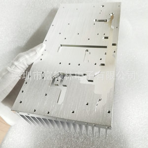 Disipador de Calor de Aluminio CNC Personalizado 6063, Extruido y Mecanizado con Trefilado y Oxidación Conductiva para Aplicaciones de Alta Potencia - Product Image 2