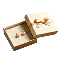 Boîte à bijoux personnalisée écologique en deux parties, finition mate, avec ruban, doublure en éponge et gaufrage pour boucles d'oreilles et bagues