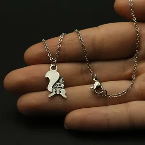 Collana con Ciondolo Animale Carino per Donne, Pendente a Forma di Scoiattolo Kawaii, Collana con Scoiattolo Grasso che Mangia Pigne - Product Image 2