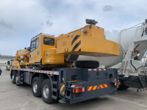 Grue de camion QY50KD de 50 tonnes avec flèche principale de 45 m et hauteur de levage maximale de 54 m - <span class=keywords><strong>4</strong></span> essieux, moteur de 251 kW - Product Image 3