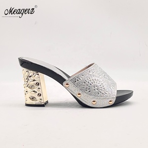 2026 Ingrosso Eleganti Sandali Estivi con Strass e Tacco Quadrato per Donna, Ideali per Feste - Product Image 3