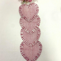 Sous-verres réutilisables en coton et lin à rayures rouges, imprimés à la main, motif cœur, style bohème, avec volants, cadeau de pendaison de crémaillère, faits à la main pour la table