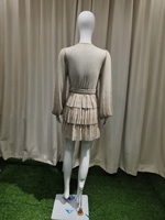 Robe Mini OEM Élégante Plissée Champagne Métallisé Col V Profond Manches Longues Ceinturée à Volants Superposés – Vente en Gros