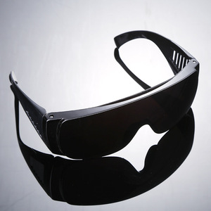 نظارات واقية مخصصة بتصميم مصراعي مقاومة للصدمات والرمال والغبار، نظارات أمان صناعية لحماية العينين - Product Image 2