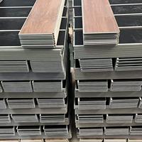 Surface de moquette PVC SPC LVT Revêtement de sol en vinyle Planche Click Lock Loose Lay pour décoration intérieure Intérieur