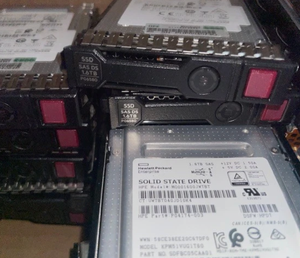 SSD de qualité professionnelle pour P04174-003 KPM51VUG1T60 SDFBC05CAA01 1,6 To SAS 12G 2,5 pouces P04533-B21 Capacité 1,6 To pour applications haute performance - Product Image 2