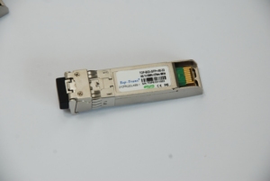 Transceiver SFP+ 10G BIDI à fibre unique TSFP+-10G-XXX pour réseau 4G, portée 2KM 10KM 100KM, transceiver BiDi SMF FTTX, calcul du coût par port - Product Image 2