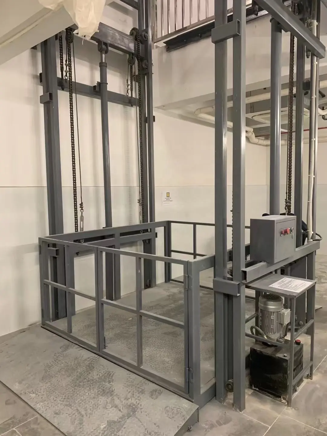 Disesuaikan tinggi 1-5 ton kargo lift platform hidrolik gudang kecil kargo lift harga