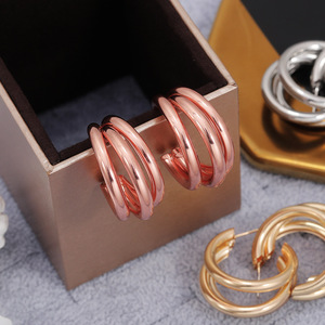 Orecchini Geometrici a Strati per Donne, Gioielli Pendenti Moderni e Vistosi - Product Image 4