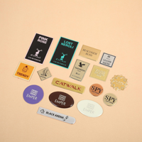 Étiquettes autocollantes personnalisées pour flacons de cosmétiques et de parfums : finition brillante, sérigraphiées et autocollants à logo métallique.