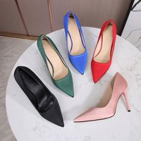 Sepatu kantor wanita