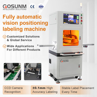 Machine d'étiquetage automatique pour produits irréguliers avec reconnaissance automatique et placement d'étiquettes de haute précision