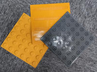 Plaque de pavage d'indicateur tactile en caoutchouc PVC ,TPU,TPE avec goujons et bande aveugle/indicateur de carreaux tactiles