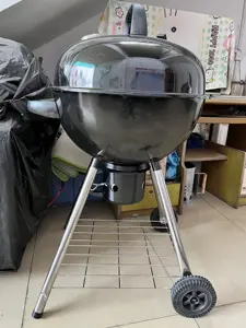 Griglia per Barbecue a carbone da 22.5 '', carrello per Barbecue smaltato portatile all'aperto, ruote e gambe Fou, coperchio con gancio, cottura del Patio