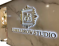 Huruf Akrilik 3D Custom Laser Cut dengan Signage LED Backlit Efek Cahaya Biru dan Logo UV