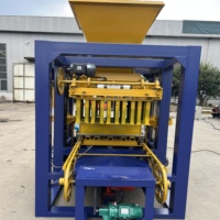 Machine à blocs de ciment automatique QT4-24 avec moules interchangeables