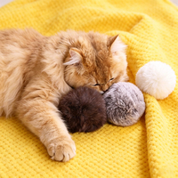 Jouet pour chat en fourrure de lapin naturelle, boule de peluche avec herbe à chat, jouet interactif d'enrichissement pour chat, personnalisable OEM