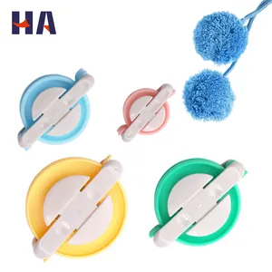 Wholesale Best Price Plastic Knitting Loom Set With Wool Pompon Braiding Maker Kit Tool For Pom Fluff Ball Wool And DIY