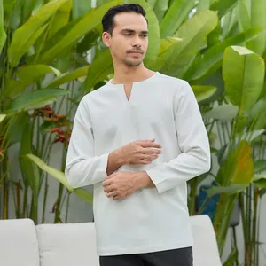 Camisa Étnica Tradicional para Hombre, Fabricada en Malasia, Color Crema, Corte Elegante, Manga Corta, Estilo Moderno, Proveedor OEM - Product Image 3