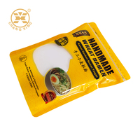 Op maat gemaakte logo bedrukte vierkante bodem vochtbestendige diepvriesvoedselverpakking met ritssluiting en transparant venster voor ramen noodles