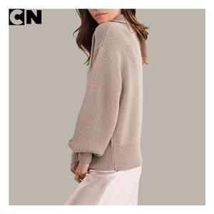 Pull en coton et laine pour femme, design personnalisé avec logo, fabrication certifiée GRS, pull décontracté en tricot, pull polo pour un look élégant ou décontracté - Product Image 2