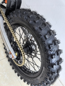 Moto tout-terrain F29R améliorée 29KW+ avec batterie 96V55Ah, vitesse maximale de 120 km/h, moto professionnelle pour la route et le tout-terrain, moto de course standard pour adultes - Product Image 5
