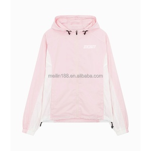 Ventes en gros personnalisées de vestes coupe-vent roses, sweats à capuche zippés et shorts en nylon, ensembles de jogging légers en deux pièces, ensembles de shorts coupe-vent - Product Image 4