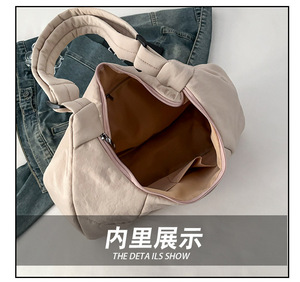 Bolsa Hobo Casual de Nylon Barata com Alça Leve e Fecho de Gancho e Laço, Padrão de Pele de Cobra, Capacidade de 3L+ - Product Image 4