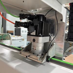 Máquina <span class=keywords><strong>de</strong></span> anidamiento CNC automática Centro <span class=keywords><strong>de</strong></span> carpintería Cuchillo <span class=keywords><strong>de</strong></span> fila recta Muebles Gabinete Máquina <span class=keywords><strong>de</strong></span> tallado Estación <span class=keywords><strong>de</strong></span> trabajo doble - Product Image 3