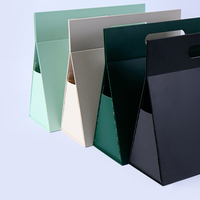 Boîte cadeau magnétique triangulaire avec poignée, personnalisable avec logo, en carton pliable pour vêtements, bonbons de Noël
