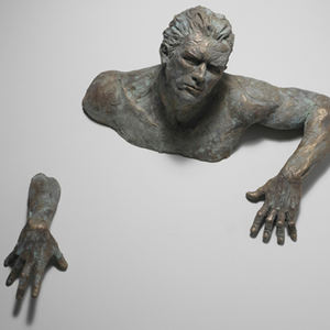Scultura Moderna in Bronzo di Matteo Pugliese, Statua da Parete Uomo a Grandezza Naturale, Arte Astratta in Metallo per Arredamento Casa in Vendita - Product Image 4