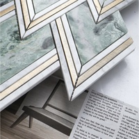 Carrelage Mosaïque 3D en Marbre Vert Jade avec Incrustation Dorée Chevron, Motif Luxueux Moderne pour Mur de Cuisine, 300mmx300mm