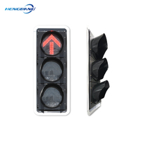 Poteau de signalisation routière personnalisé par le fabricant pour l'extérieur, 6M, 7M, 8M, avec bras de support 6M, 8M, 9M, 10M, équipé de feux de signalisation 300mm, 400mm