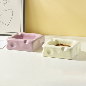 Novo Design Bonito Cerâmica <span class=keywords><strong>Pet</strong></span> Food Prato Alta Qualidade Upclay Praça Queijo Forma Antiderrapante Gato Cão Alimentador Tigela