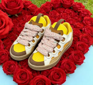 Chaussures de sport luxueuses en cuir et mesh avec semelle intermédiaire en EVA, lacets épais et larges. Disponible en tailles pour hommes et femmes - Product Image 1