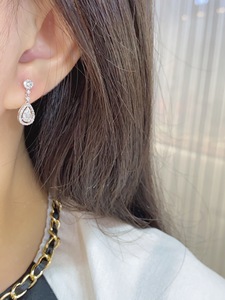 Pendientes de Diamantes Naturales en Forma de Gota de Agua de 0.60ct, Oro Blanco de 18K, Corte Pera con Halo de Diamantes, Marca Xinfly - Product Image 6