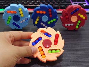 Bán buôn hai mặt ngón tay con quay hồi chuyển giải nén đồ chơi nhựa xoay hạt <span class=keywords><strong>Fidget</strong></span> Cube Giảm căng thẳng và tập trung đồ chơi - Product Image 5