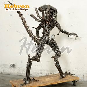 Scultura d'Arte in Metallo Personalizzata di Alieno e Predator, Bestia Tirannosa Preistorica a Grandezza Naturale, Ornamento Moderno per Interni - Product Image 3