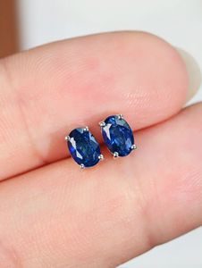 Pendientes Xinfly de Oro Blanco de 18k con Zafiro Azul de 0.68ct y Diamantes - Product Image 3